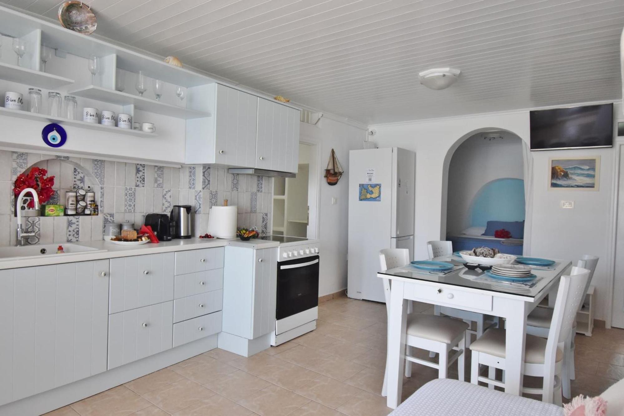Blue Mare Apartments On The Beach Firopotamos Стая снимка