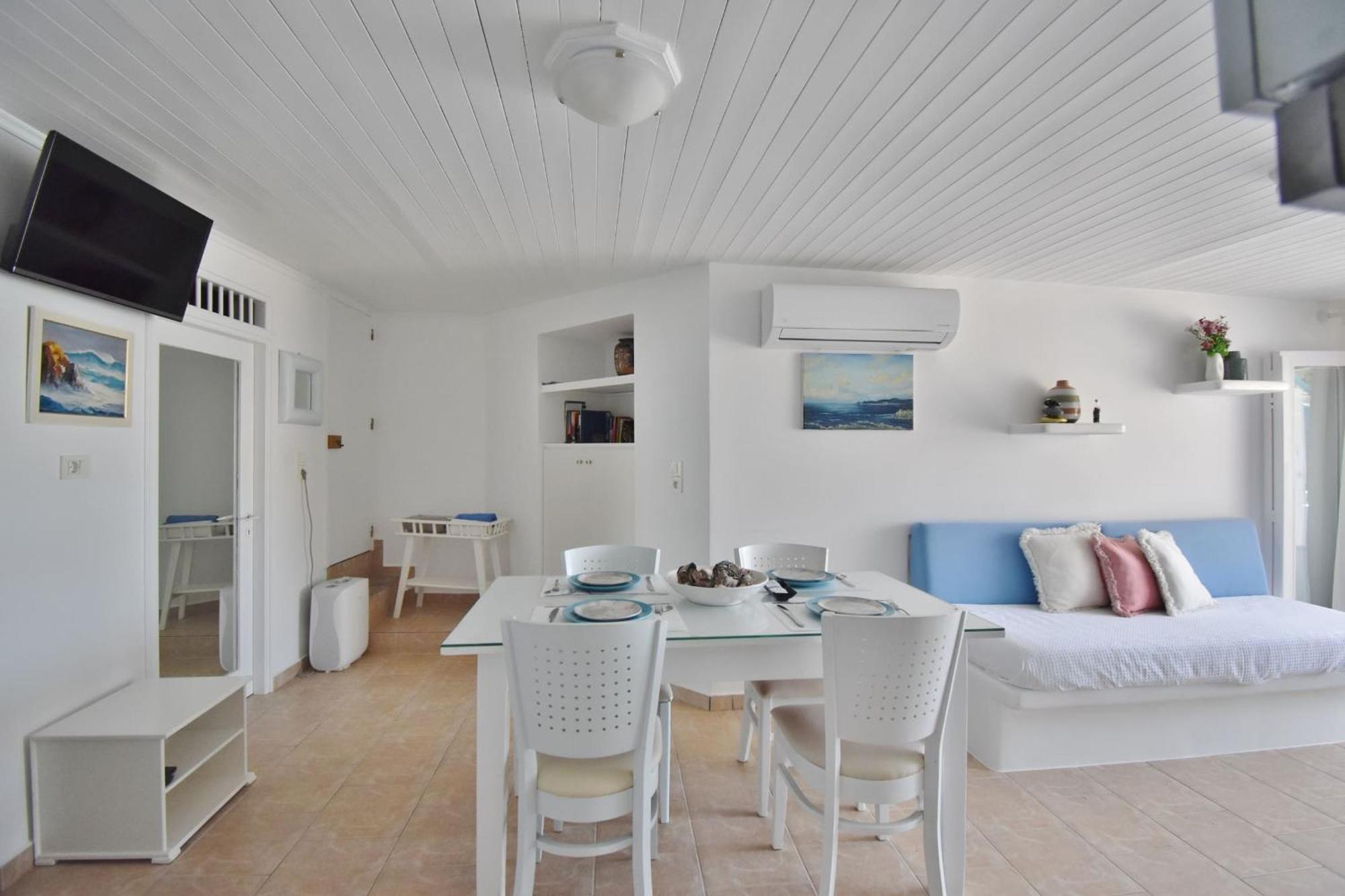 Blue Mare Apartments On The Beach Firopotamos Стая снимка