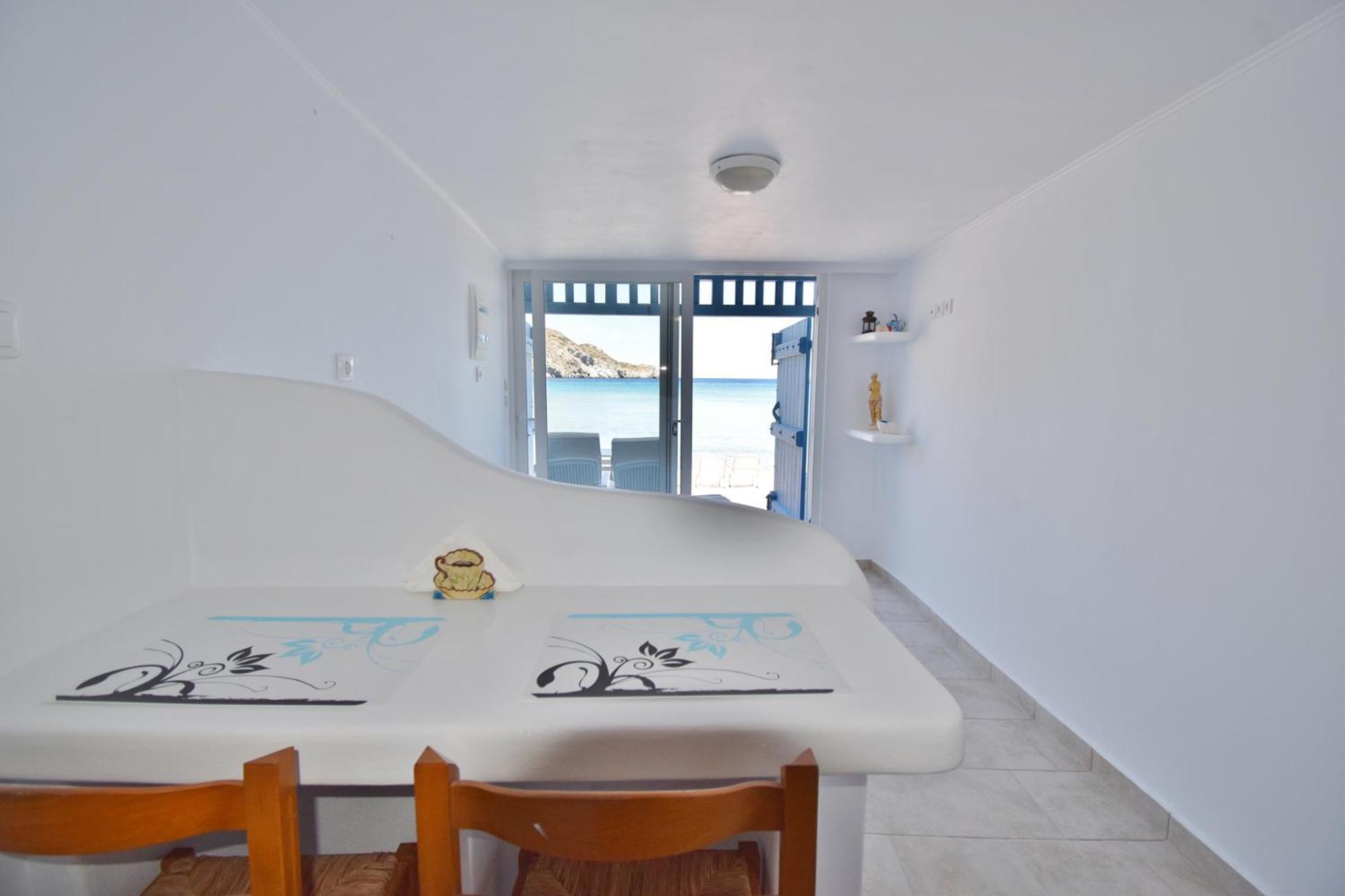 Blue Mare Apartments On The Beach Firopotamos Стая снимка