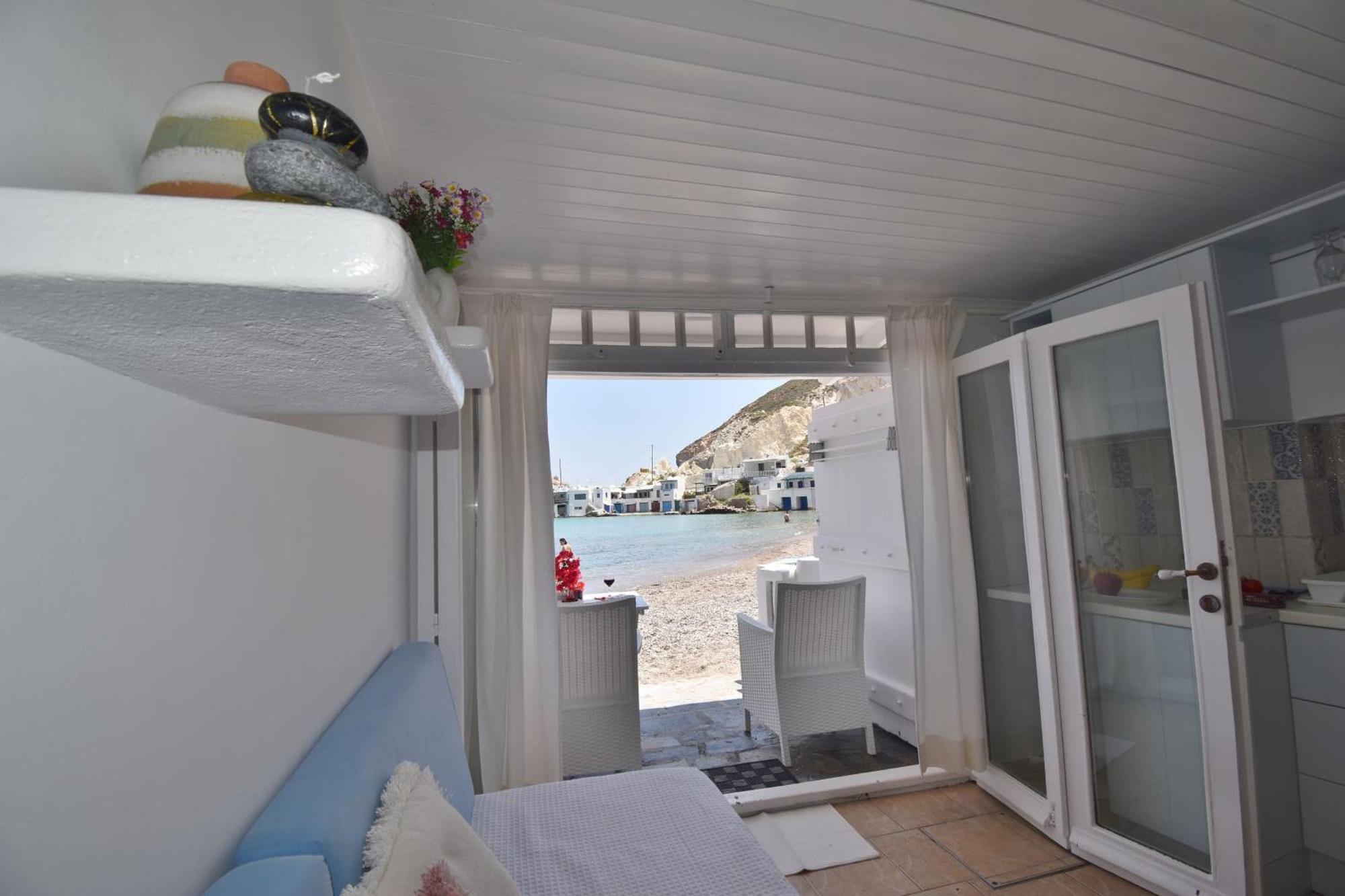 Blue Mare Apartments On The Beach Firopotamos Стая снимка
