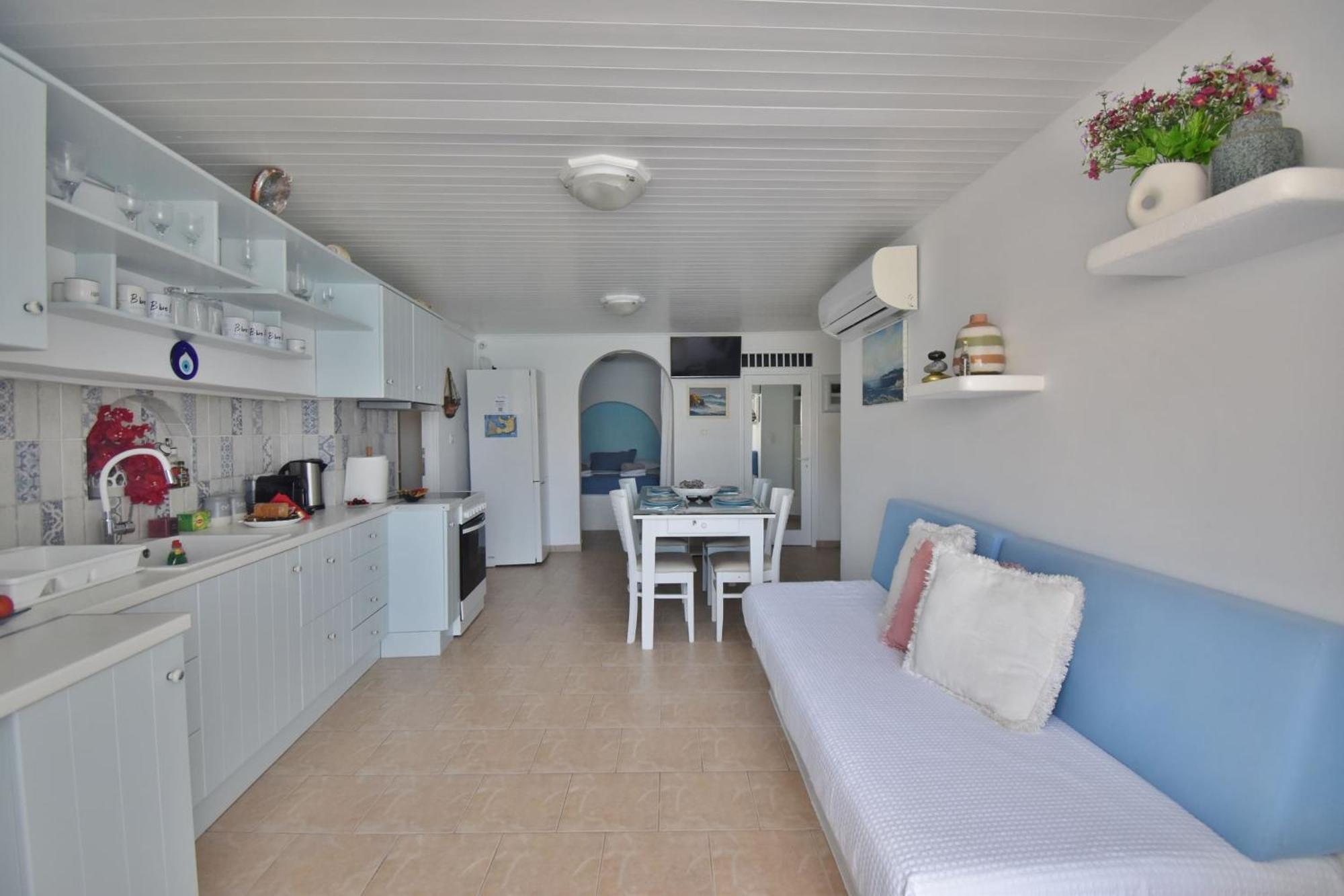 Blue Mare Apartments On The Beach Firopotamos Стая снимка