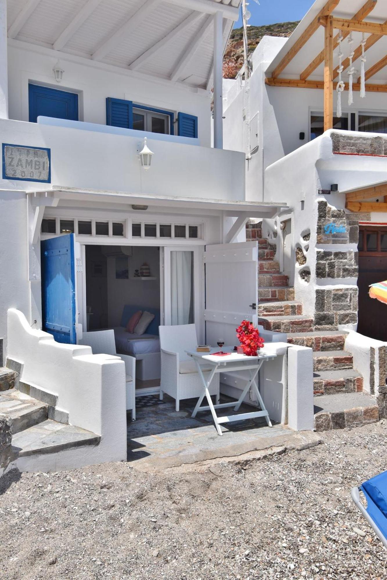 Blue Mare Apartments On The Beach Firopotamos Стая снимка