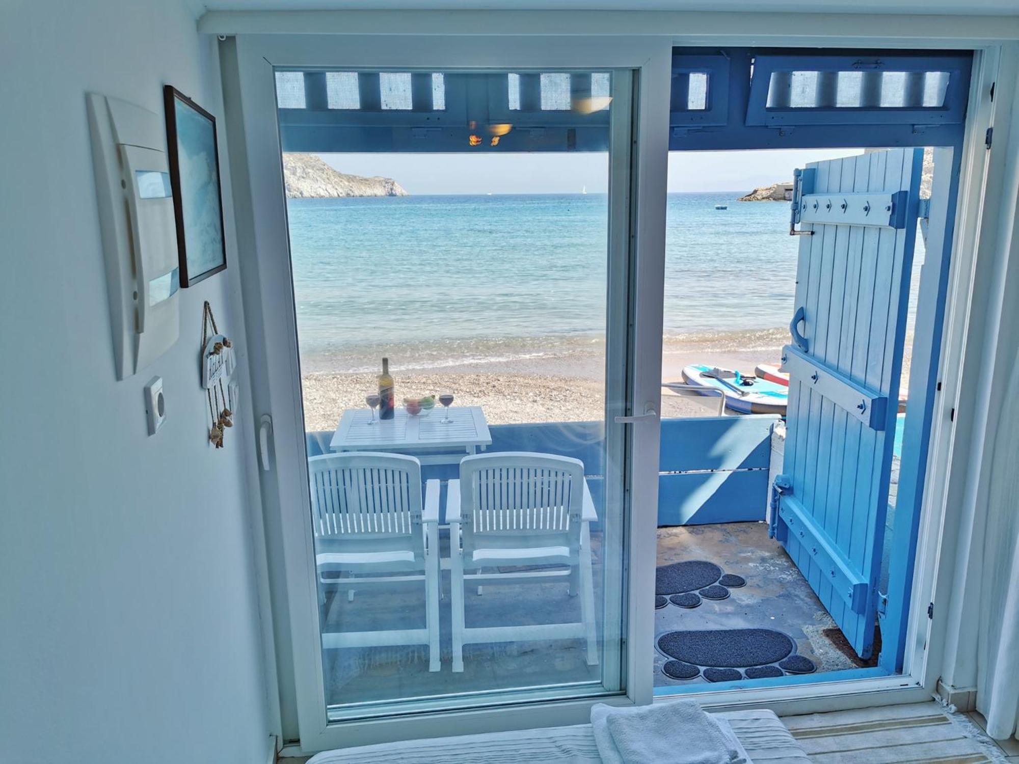 Blue Mare Apartments On The Beach Firopotamos Стая снимка