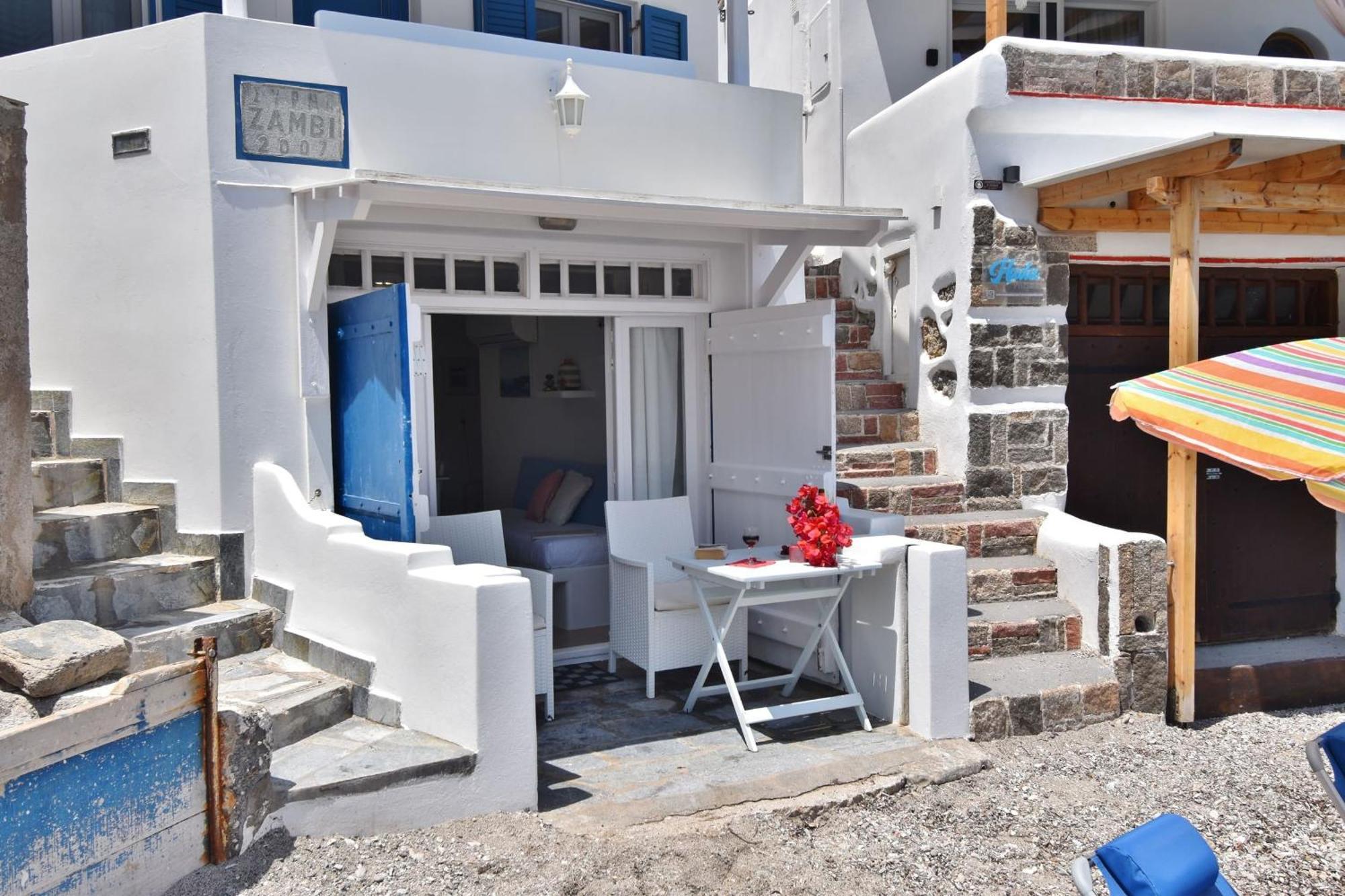 Blue Mare Apartments On The Beach Firopotamos Стая снимка
