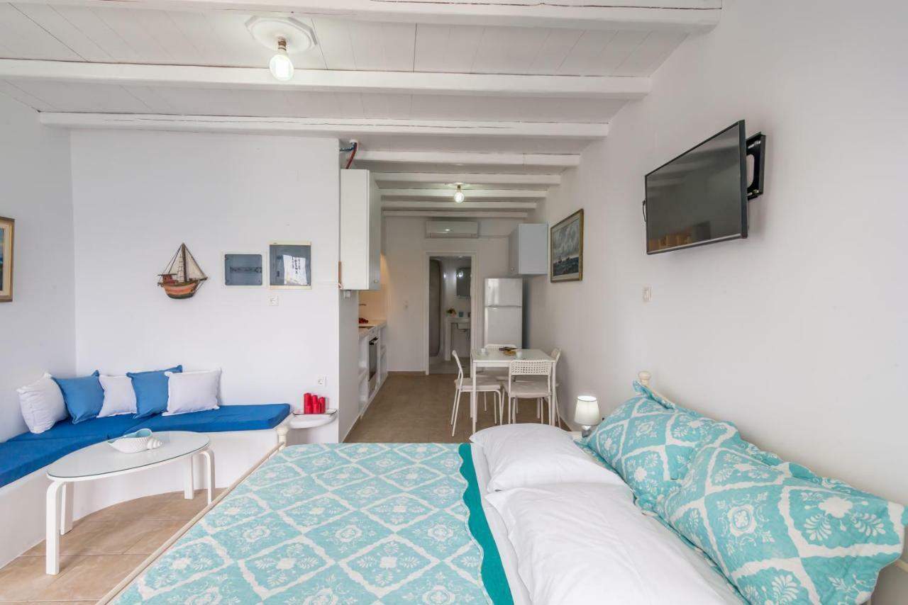Blue Mare Apartments On The Beach Firopotamos Екстериор снимка