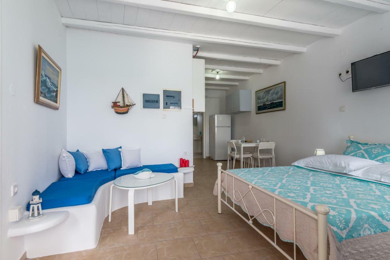 Blue Mare Apartments On The Beach Firopotamos Екстериор снимка